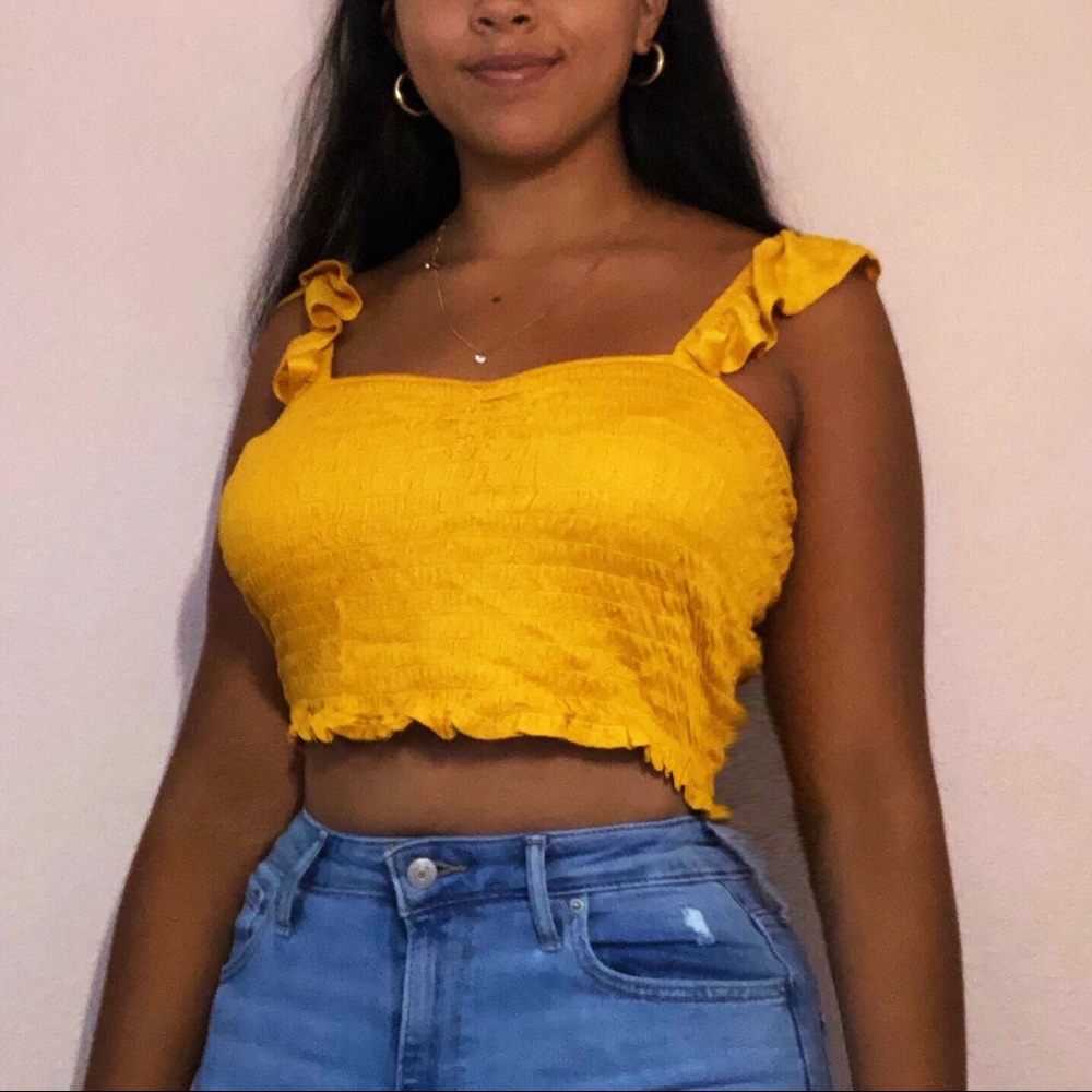 yellow tank top with ruffle detailing🌞🍯💛